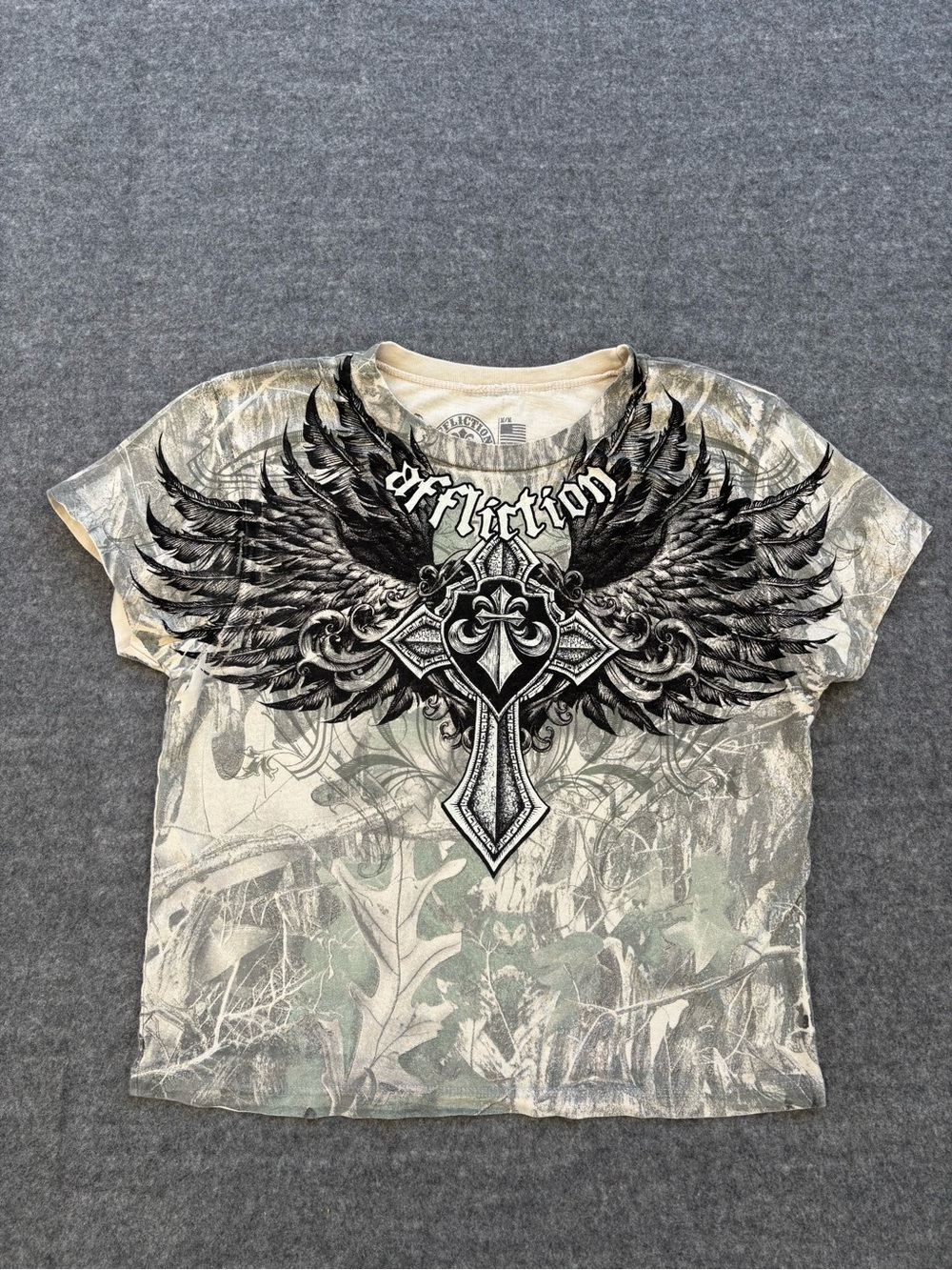 Kids y2k Affliction cross graphic tee Size M 6/7